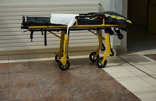 Puoi richiedere una barella bariatrica per pazienti obesi come presidio medico Una barella bariatrica per pazienti obesi