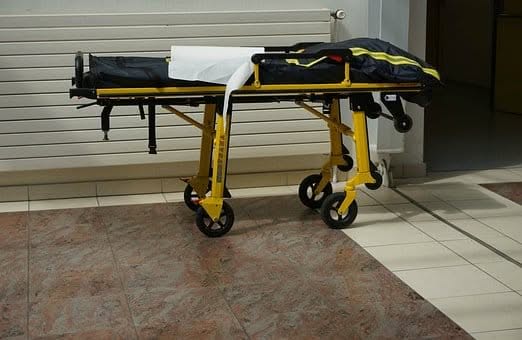 Puoi richiedere una barella bariatrica come presidio medico Una barella bariatrica per pazienti obesi